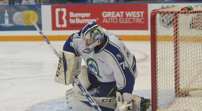 Skinner wins NHL debut with Oilers