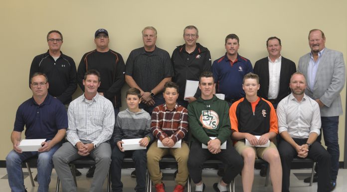 Minor Baseball hand out awards