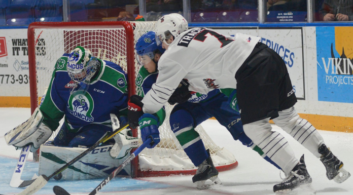 Broncos break out against Warriors